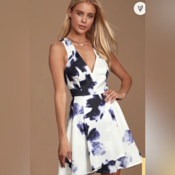 Lulus Dresses & Skirts - NWT Lulu's chic blue and ivory skater dress size small